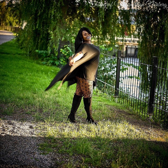 Poshmark Ambassador • 🇨🇦 • Model • Actor - Picture 13 of 15